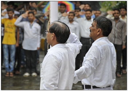 2013august15 flag hoisting (5)