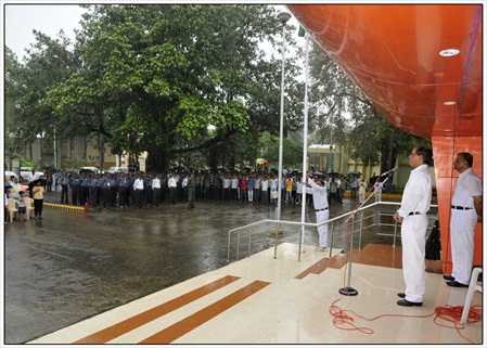 2013august15 flag hoisting (6)