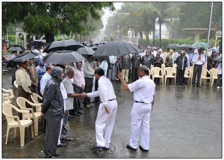 2013august15 flag hoisting (7)